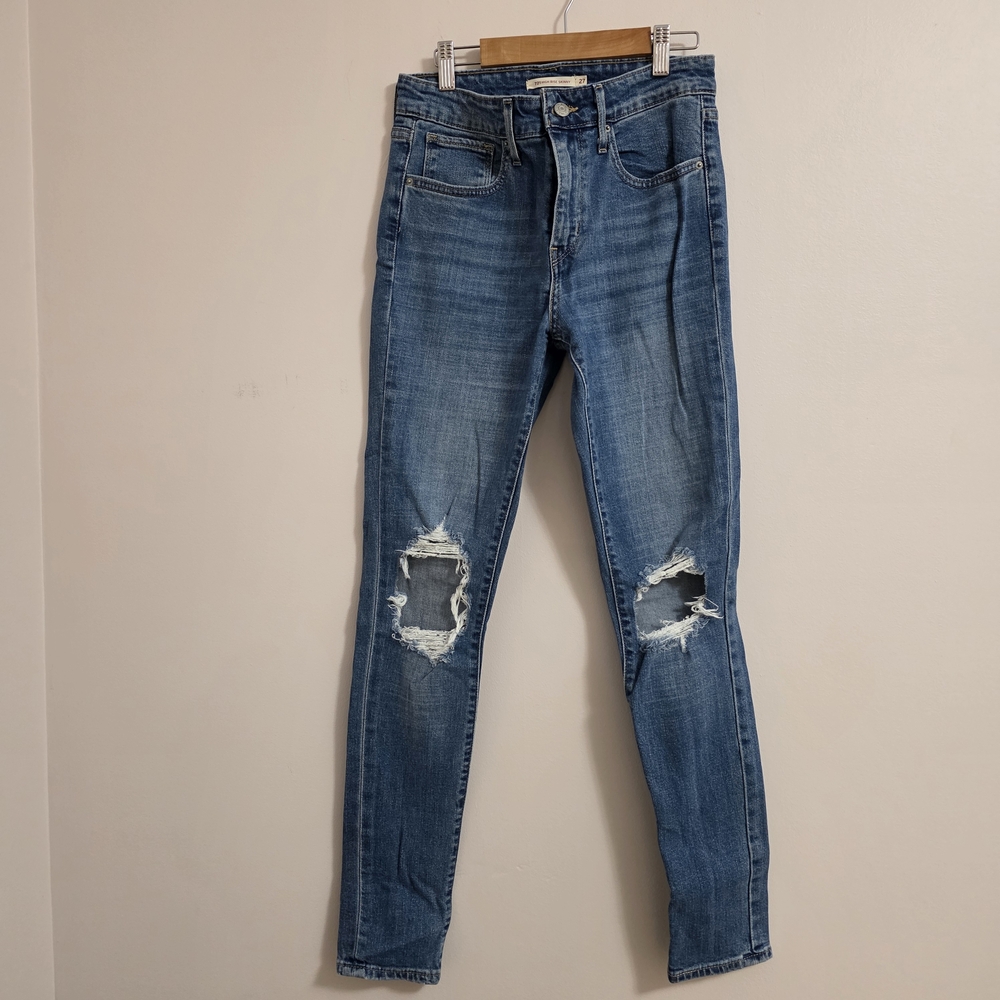 Levi's Women's Light Blue Ripped Skinny Jeans